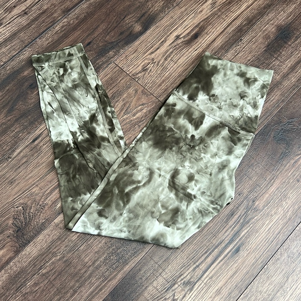 Lululemon Green & Gray Pattern Cropped Leggings